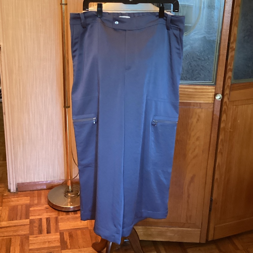 Vince Women's Blue Capris with Pockets